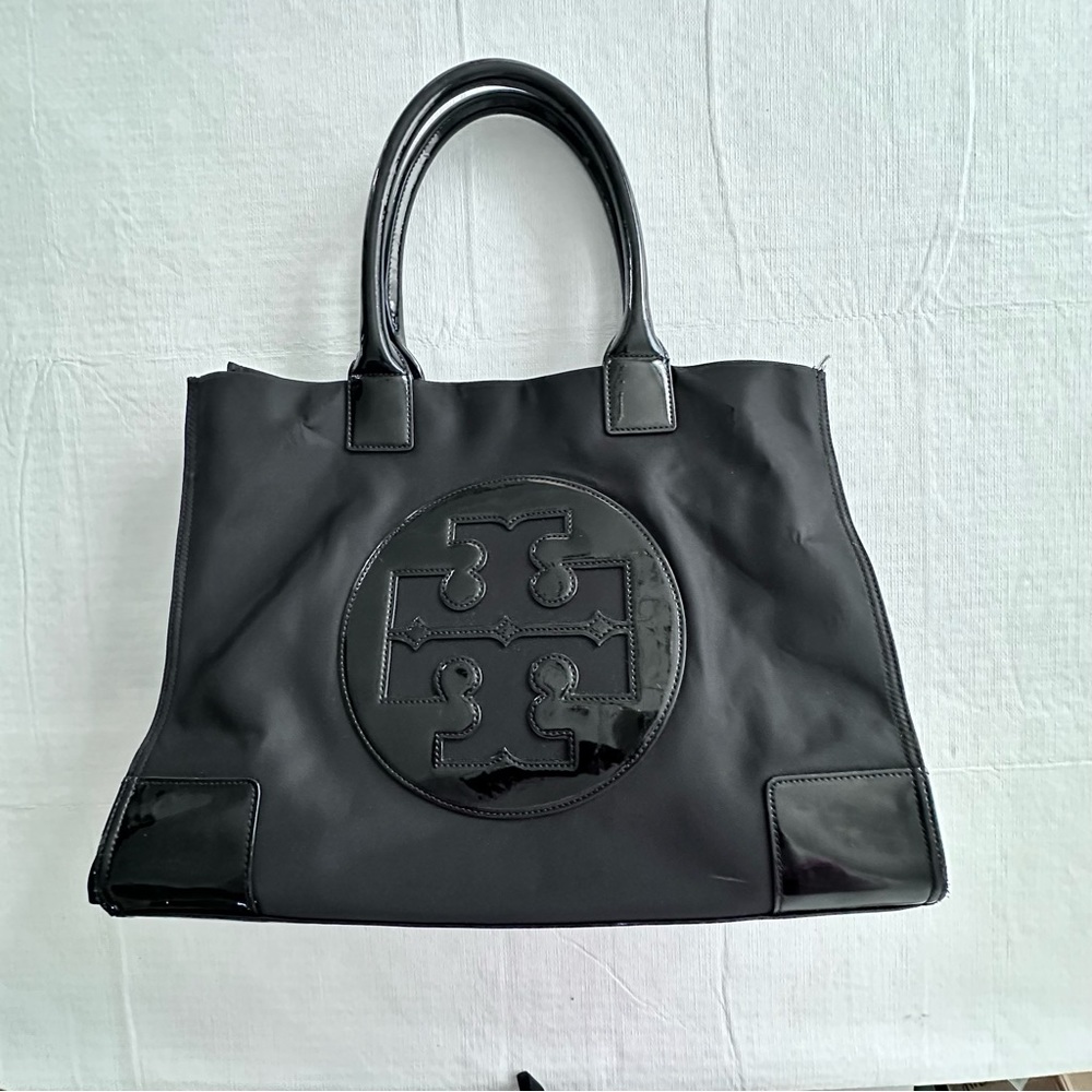 Sophisticated Tory Burch Ella Tote - A Blend of Style and Space